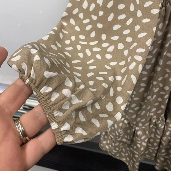 Shein Women’s Beige Tan Polka Dot V-Neck Shirred Waist Mini Dress Size Medium - Picture 5 of 13